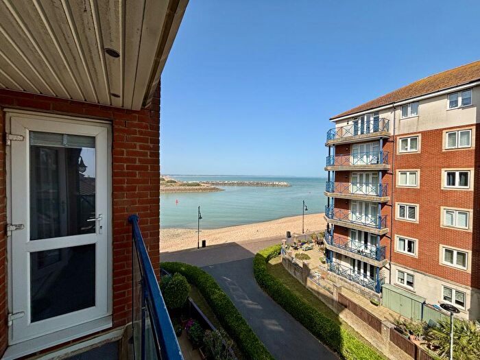 2 Bedroom Flat To Rent In Dominica Court, BN23
