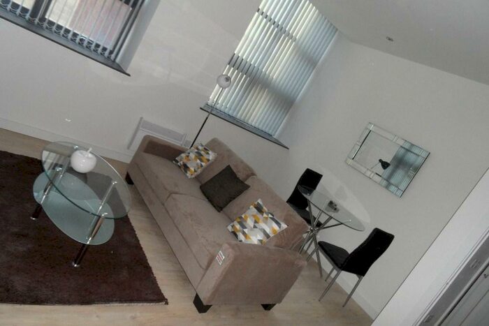 1 Bedroom Apartment To Rent In Mill St, Bradford, BD1