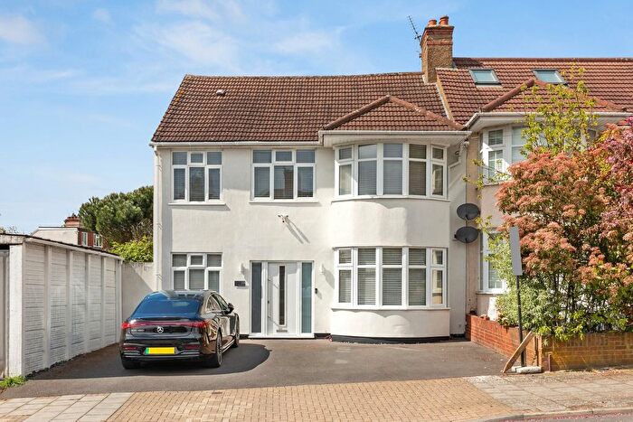 4 Bedroom Property For Sale In The Highway, Stanmore, HA7