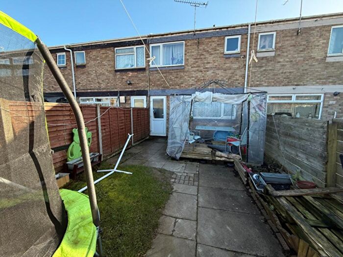 3 Bedroom Terraced House For Sale In Dolphin Drive, Houghton Regis, LU5