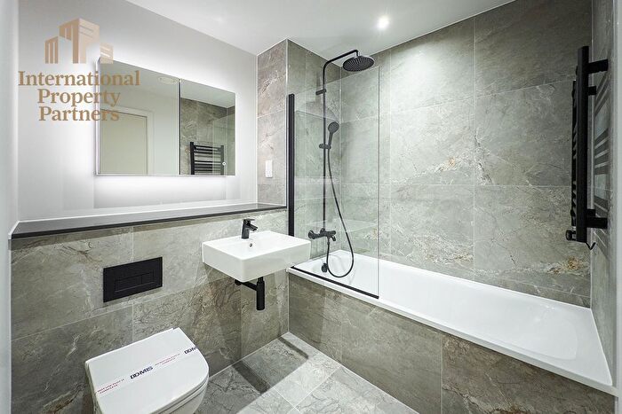 2 Bedroom Flat To Rent In Waterhouse Gardens, Block D, Dutton Street, Manchester, M3