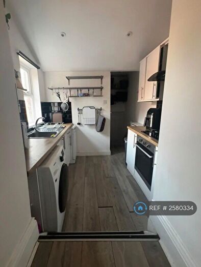 3 Bedroom Flat To Rent In Simonside Terrace, Newcastle Upon Tyne, NE6