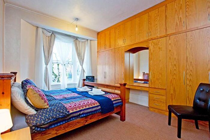 1 Bedroom End Of Terrace House To Rent In Tresslian Road, Lewisham, E4