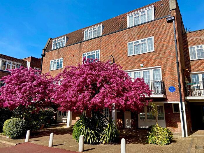 4 Bedroom Terraced House To Rent In Robert Close, Maida Vale, W9