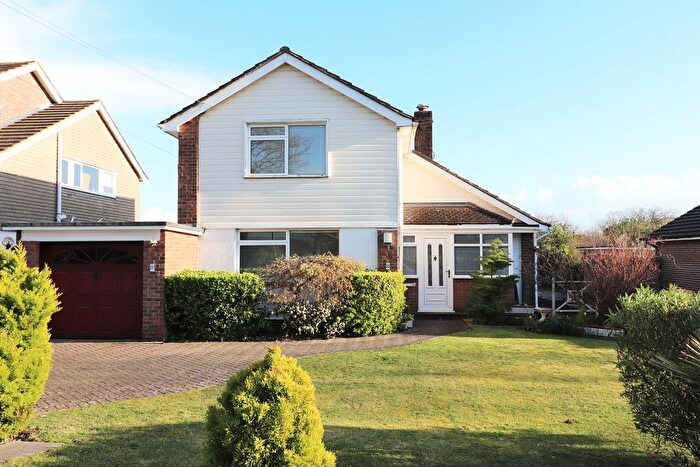 3 Bedroom Detached House For Sale In Central Avenue, Worthing, BN14