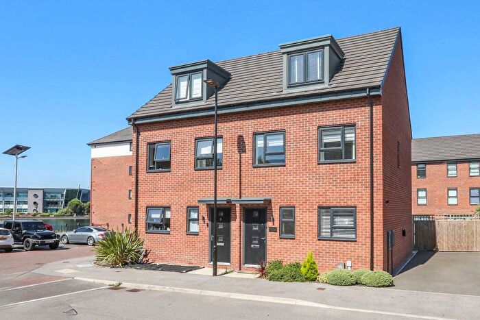 3 Bedroom Semi-Detached House For Sale In Dove Mews, Doncaster, South Yorkshire, DN4
