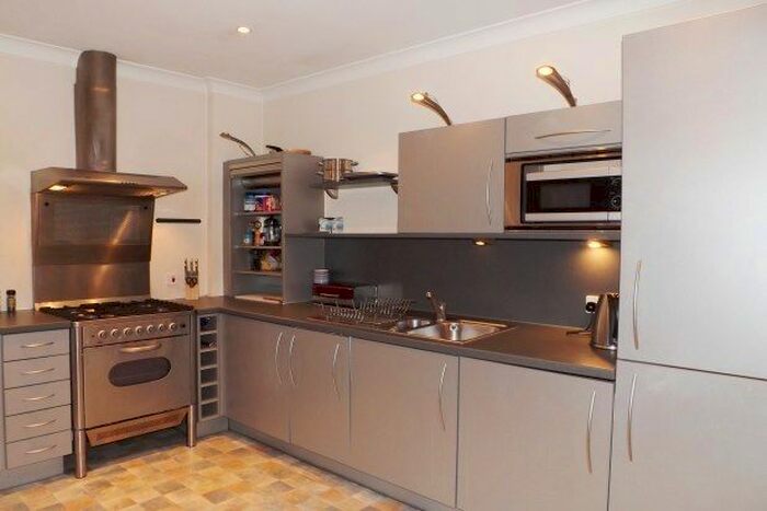 2 Bedroom Flat To Rent In - Vauxhall Street, Plymouth, PL4
