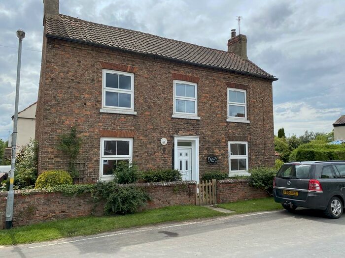 2 Bedroom Cottage To Rent In High Street, Barmby On The Marsh, DN14