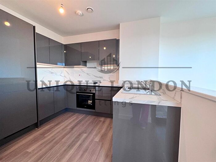 2 Bedroom Flat To Rent In Vista Heights, London, SE15