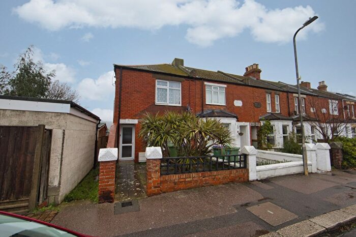 3 Bedroom End Terrace House For Sale In Chart Road, Folkestone, Kent, CT19