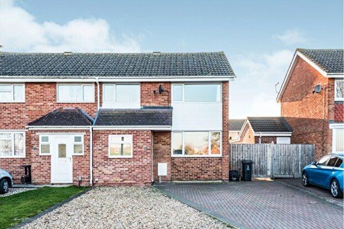 3 Bedroom Semi-Detached House To Rent In Smitan Brook, Swindon, SN3