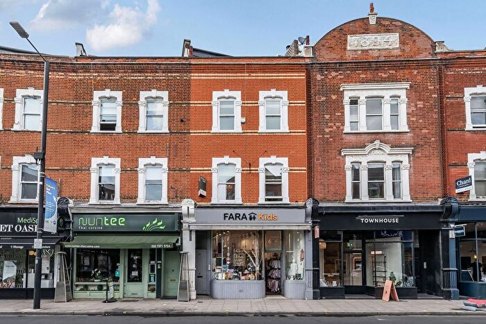 2 Bedroom Flat To Rent In Fulham Road, Parsons Green, London, SW6