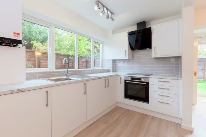 4 Bedroom Semi-Detached House To Rent In New High Street, Headington, OX3
