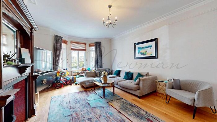 4 Bedroom Flat To Rent In Drayton Gardens, Earls Court, SW10