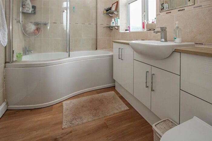 5 Bedroom Detached House For Sale In The Chase, Ingrave, Brentwood, CM13
