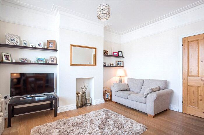 2 Bedroom Maisonette To Rent In Leslie Road, East Finchley, London, N2