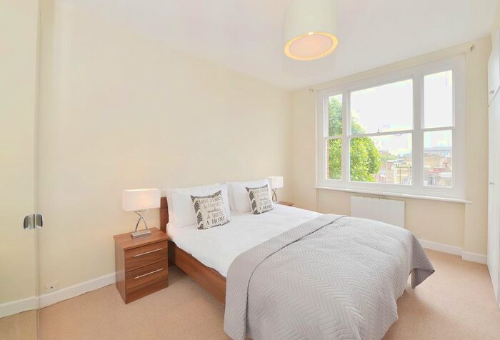 1 Bedroom Flat To Rent In Hill Street, London, W1J