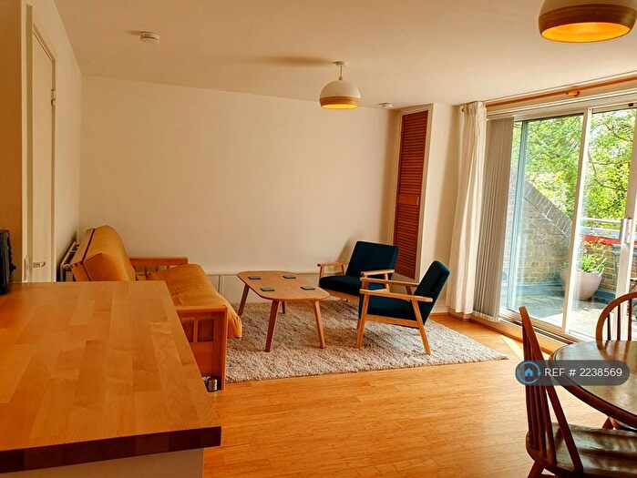 2 Bedroom Flat To Rent In Canal Street - Jericho, Oxford, OX2