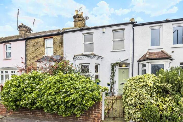 3 Bedroom Cottage To Rent In Richmond, Surrey, TW9