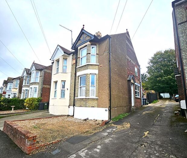 1 Bedroom Flat To Rent In Roberts Road, High Wycombe, HP13