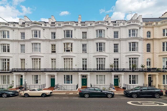 2 Bedroom Flat For Sale In Gloucester Terrace, Bayswater, W2