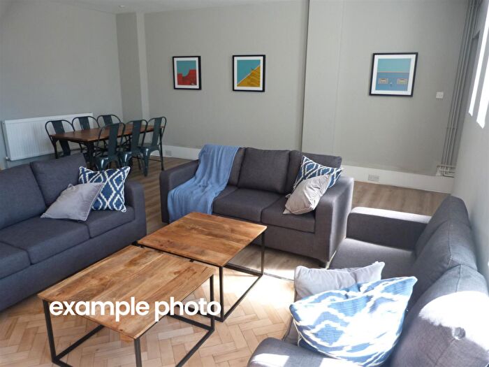 1 Bedroom Block Of Flats To Rent In Flat, Castle Chambers, Cardiff, CF10