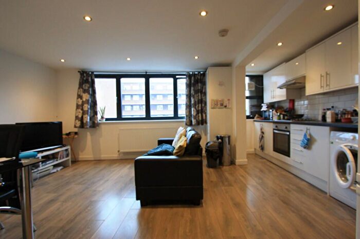 3 Bedroom Flat To Rent In Walworth Road, London, SE17