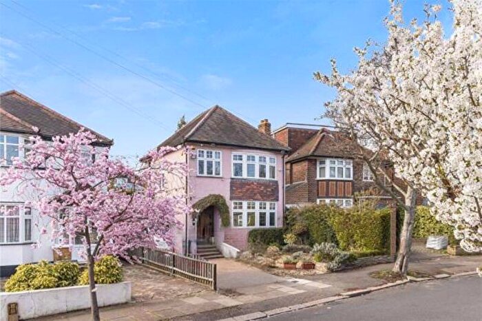 3 Bedroom Detached House For Sale In Copthall Drive, London, NW7