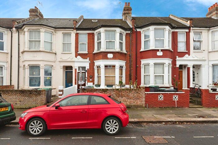 2 Bedroom Flat For Sale In Coniston Road, London, N17