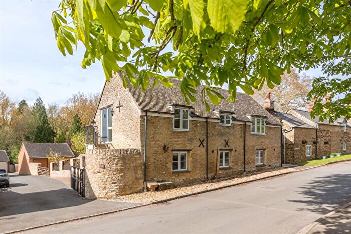 4 Bedroom Cottage For Sale In Fenway, Steeple Aston, OX25