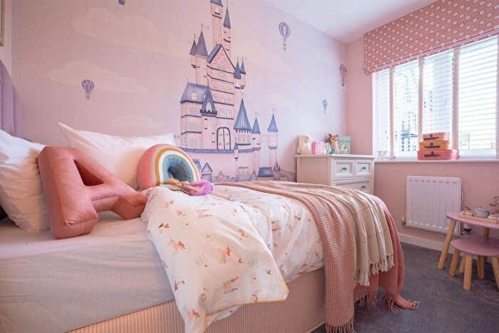 3 Bedroom Semi-Detached House For Sale In Woolhouse Way, Cringleford Norwich, Norfolk, NR4