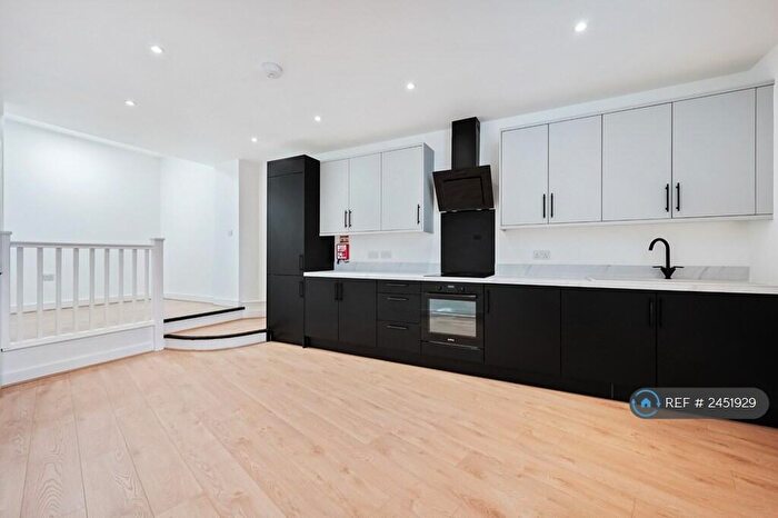 2 Bedroom Flat To Rent In French Street, Stalybridge, SK15