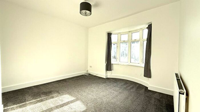 1 Bedroom Flat To Rent In Love Lane, Mitcham, CR4