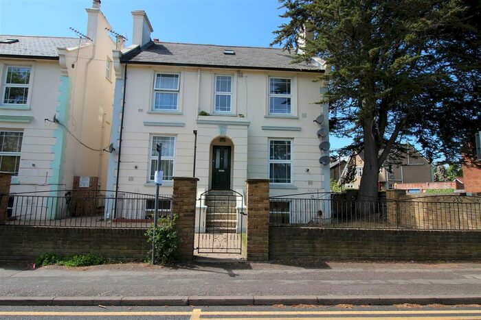 1 Bedroom Flat To Rent In Cleveland Road, Uxbridge, Middlesex, UB8