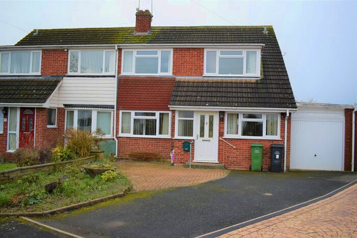 3 Bedroom Semi-Detached House For Sale In Froxmere Close, Crowle, Worcester, WR7