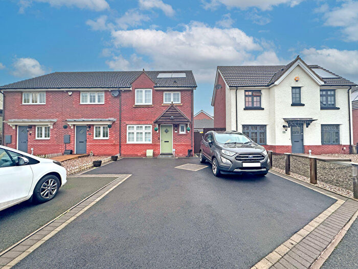 3 Bedroom End Of Terrace House For Sale In Lower Comball, Tipton, DY4