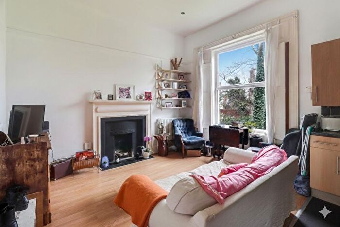 1 Bedroom Terraced House For Sale In Dagnall Park, London, SE25