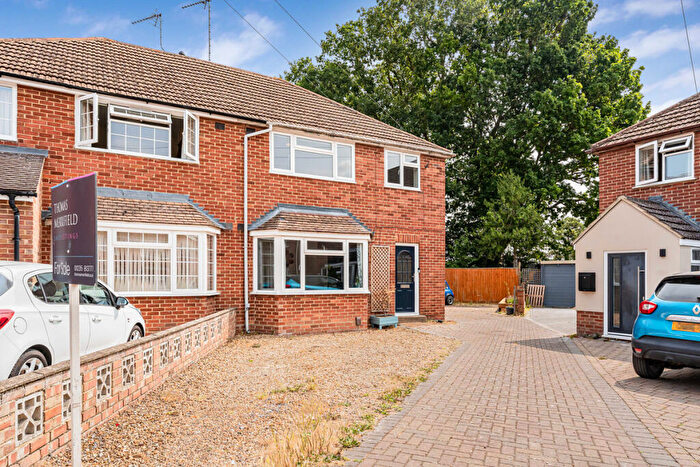 3 Bedroom Semi-Detached House For Sale In Norreys Close, Didcot, OX11