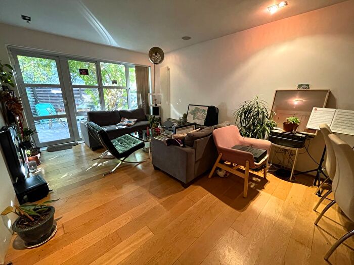 3 Bedroom Mews To Rent In Kay Street, London, E2