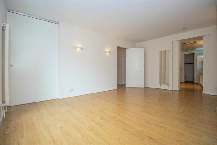 2 Bedroom Flat To Rent In The Design Works, Goswell Road, Clerkenwell, EC1V