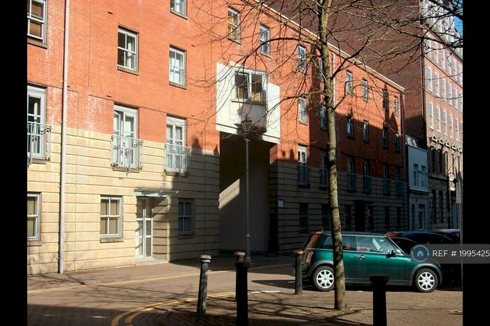 2 Bedroom Flat To Rent In St James Mansions, Cardiff, CF10