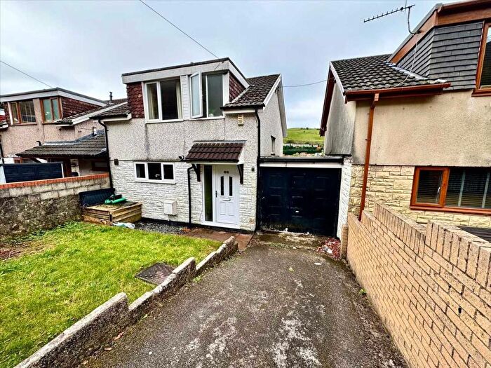 3 Bedroom Link Detached House For Sale In Simon Terrace, Tonypandy, CF40