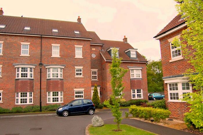 2 Bedroom Flat To Rent In De Soissons Close, Welwyn Garden City, AL8