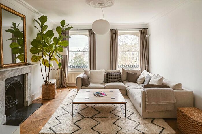 3 Bedroom Apartment To Rent In Redcliffe Square, Chelsea, SW10