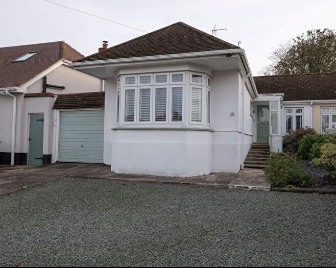 2 Bedroom Detached Bungalow For Sale In Thorndon Park Drive, Leigh-On-Sea, SS9