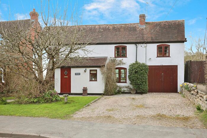 3 Bedroom Detached House For Sale In Station Road, Stratford-upon-avon, CV37