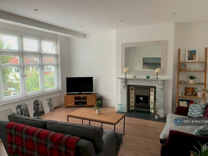 3 Bedroom Maisonette To Rent In Farrer Road, London, N8