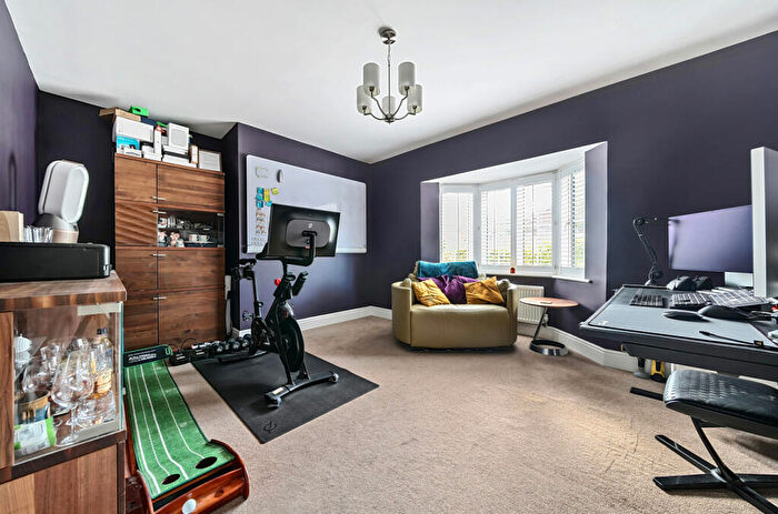 5 Bedroom Detached House For Sale In Maple Place, Four Marks, Alton, Hampshire, GU34