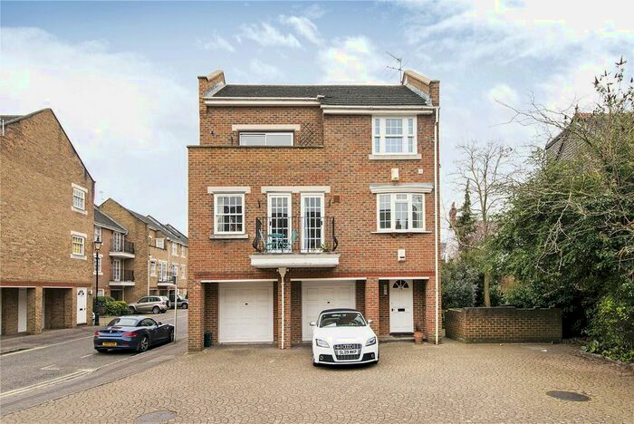2 Bedroom Flat To Rent In Cedar Terrace, Richmond, TW9