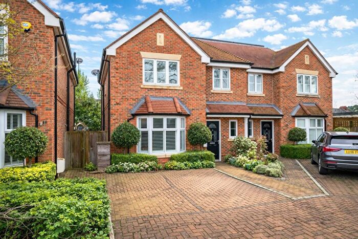 4 Bedroom Semi Detached House For Sale In Fox Grove, Walton-On-Thames, KT12